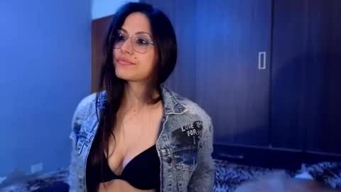 Gwen trying again online show from 25, 3, 2026