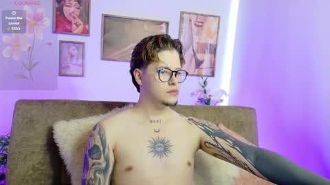 Snapshot of _tyleer_ chatting on 12, 9, 2025 _tyleer_ online show from 12, 9, 2025