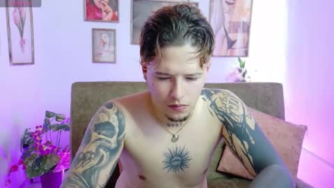 Snapshot of _tyleer_ chatting on 6, 10, 2025 _tyleer_ online show from 6, 10, 2025