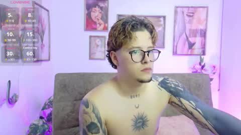 Snapshot of _tyleer_ chatting on 10, 10, 2025 _tyleer_ online show from 10, 10, 2025
