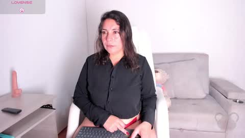 Snapshot of _vanebrown87 chatting on 8, 3, 2025 vanesa online show from 8, 3, 2025