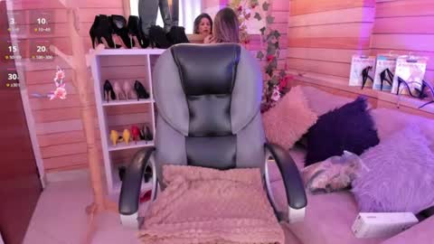 Snapshot of _victoria_collins chatting on 17, 6, 2026 Sol online show from 17, 6, 2026