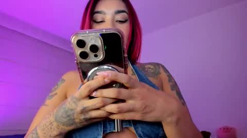 Snapshot of _viviana chatting on 12, 10, 2025 INSTAGRAM pinzon viviana online show from 12, 10, 2025