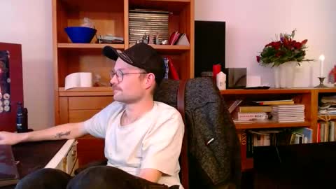 _whoisthatguy_ online show from 16, 1, 2026