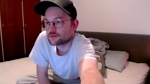 Snapshot of _whoisthatguy_ chatting on 1, 2, 2026 _whoisthatguy_ online show from 1, 2, 2026