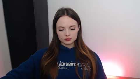 a_ariella_ online show from 12, 9, 2025