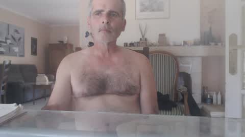 Snapshot of aalex1717 chatting on 4, 7, 2026 Aalex1717 online show from 4, 7, 2026