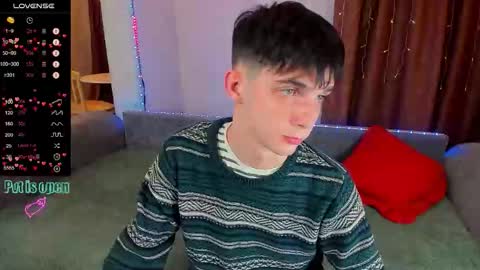 Snapshot of aaron_bang chatting on 27, 10, 2025 Aaron Bang online show from 27, 10, 2025