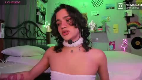 Snapshot of aaron_darkus chatting on 27, 5, 2026 Aaron online show from 27, 5, 2026