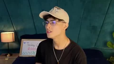 Aaron Ezequiel online show from 3, 12, 2025