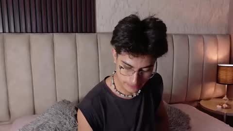 Aaron Ezequiel online show from 7, 1, 2026