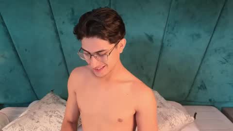 Aaron Ezequiel online show from 22, 4, 2026