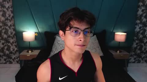Aaron Ezequiel online show from 5, 6, 2026