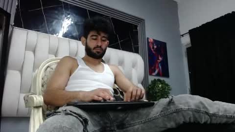 aaron_jones_1 online show from 25, 4, 2026