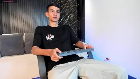 Aaron online show from 12, 4, 2026