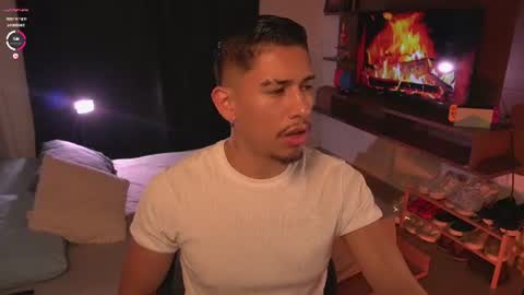 Snapshot of aaronfox_ chatting on 15, 6, 2026 AARON online show from 15, 6, 2026