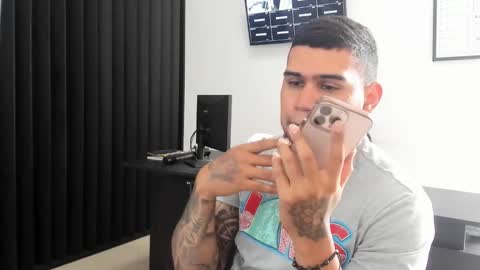 Snapshot of aaronhunter__ chatting on 21, 2, 2026 ig aaron hunter123 online show from 21, 2, 2026