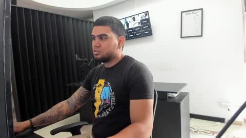 ig aaron hunter123 online show from 10, 4, 2026