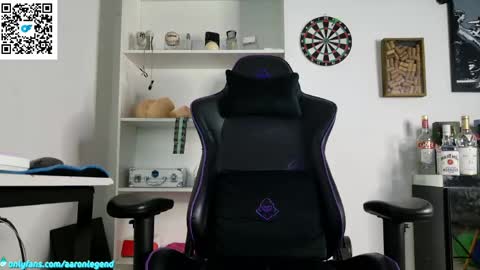 Snapshot of aaronlegend chatting on 8, 4, 2026 Aaron online show from 8, 4, 2026