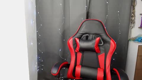 Snapshot of abbi_mooncb chatting on 2, 12, 2025 Abbi mooncb online show from 2, 12, 2025