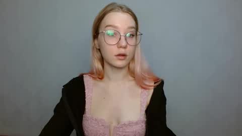 Snapshot of abbymoore__ chatting on 4, 1, 2025 Abby Lovense is active online show from 4, 1, 2025