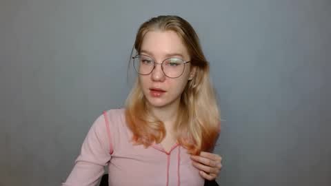 Snapshot of abbymoore__ chatting on 29, 1, 2025 Abby Lovense is active online show from 29, 1, 2025