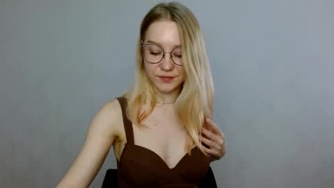 Snapshot of abbymoore__ chatting on 25, 2, 2025 Abby Lovense is active online show from 25, 2, 2025