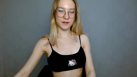 Snapshot of abbymoore__ chatting on 1, 3, 2025 Abby Lovense is active online show from 1, 3, 2025