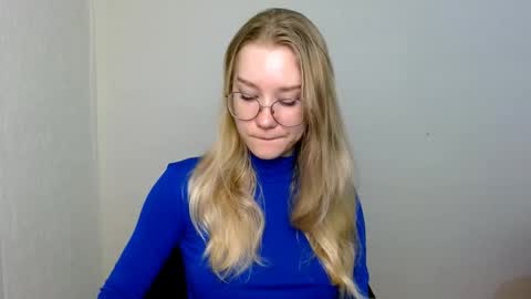 Abby Lovense is active online show from 26, 11, 2025