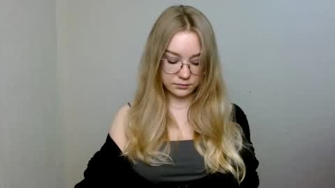 Snapshot of abbymoore__ chatting on 1, 5, 2026 Abby Lovense is active online show from 1, 5, 2026