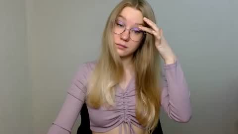 Abby Lovense is active online show from 18, 6, 2026