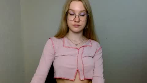 Abby Lovense is active online show from 19, 6, 2026