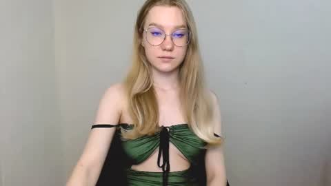 Abby Lovense is active online show from 24, 6, 2026