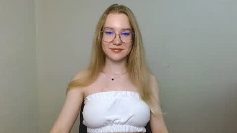 Abby Lovense is active online show from 13, 7, 2026