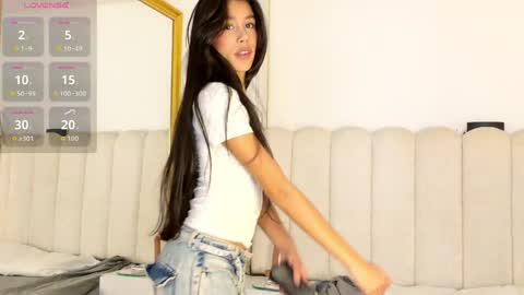 Snapshot of abi_doll chatting on 9, 4, 2026 abi_doll online show from 9, 4, 2026
