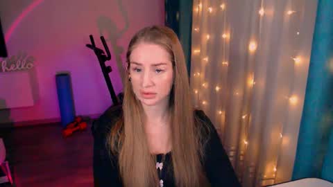 Snapshot of abigail_flex chatting on 5, 2, 2025 Anna online show from 5, 2, 2025