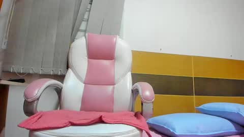 Abigail online show from 28, 2, 2025