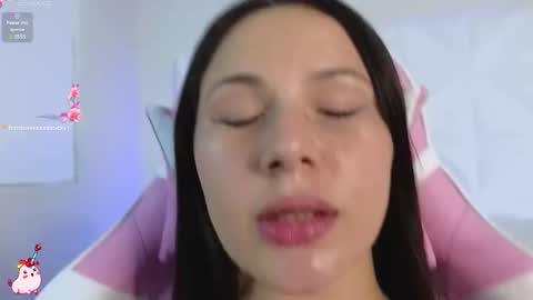 Abril  online show from 30, 1, 2025