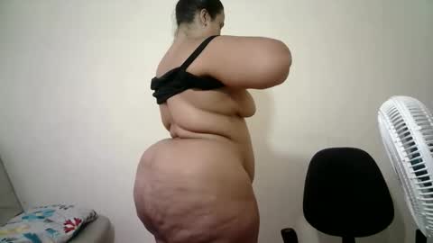 Snapshot of abril__ass chatting on 21, 10, 2025 abril__ass online show from 21, 10, 2025