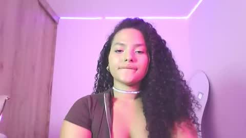 Snapshot of abril_ricci chatting on 10, 10, 2025 Abril  online show from 10, 10, 2025