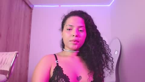 Snapshot of abril_ricci chatting on 13, 10, 2025 Abril  online show from 13, 10, 2025