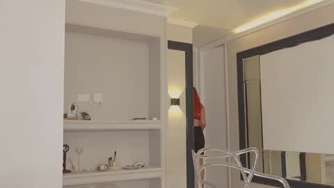 Abril Colls online show from 30, 10, 2025