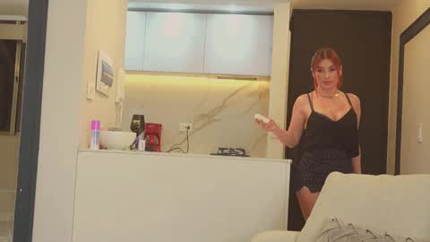 Abril Colls online show from 4, 11, 2025