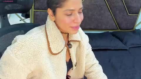 AbrilSonne online show from 5, 1, 2025