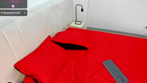 AbrilSonne online show from 2, 3, 2025