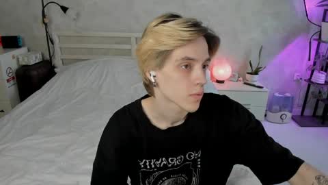 Snapshot of abslut chatting on 28, 5, 2026 Nick online show from 28, 5, 2026