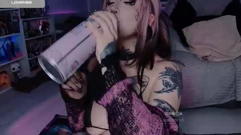 Snapshot of aciddroll chatting on 12, 10, 2025 Acid or Iya vacation November 19 to November 26 online show from 12, 10, 2025