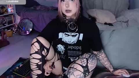 Snapshot of aciddroll chatting on 18, 10, 2025 Acid or Iya vacation November 19 to November 26 online show from 18, 10, 2025