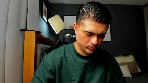 Snapshot of adam_clarke chatting on 1, 6, 2026 adam clarke online show from 1, 6, 2026