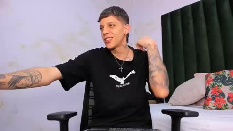 Snapshot of adam_hard_ chatting on 18, 9, 2025 Adam online show from 18, 9, 2025